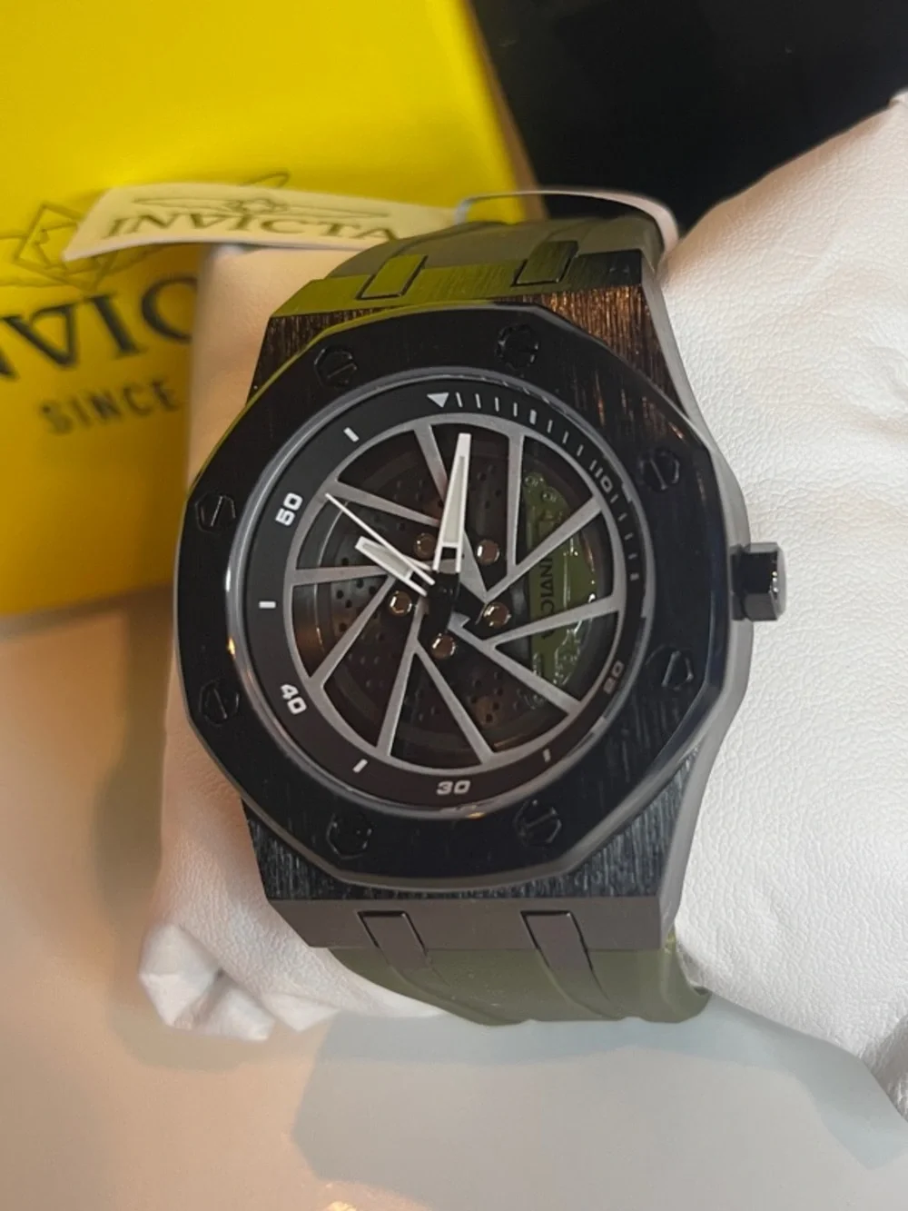 Invicta Speedway Rim Men's Watch - 42mm. Green (69488)